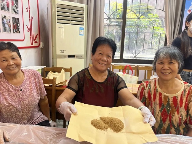 非遺文化進社區(qū)-星群公司啟動2024年“向美而行”廣州市公共文化產(chǎn)品配送活動