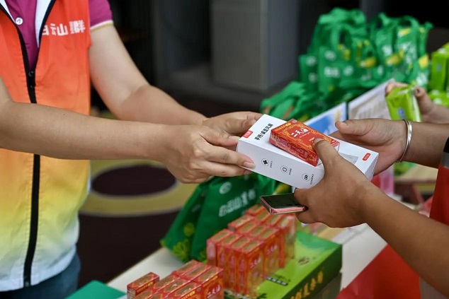 星群“二天油無蚊行動”公益活動 為戶外工作者送關(guān)懷